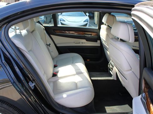 Used 2014 BMW 750Li xDrive image 19