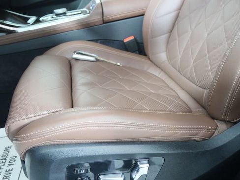 Certified 2025 BMW X7 xDrive40i w/ Premium Package image 10