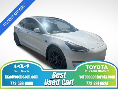 Used 2021 Tesla Model 3 Standard Range Plus image 1
