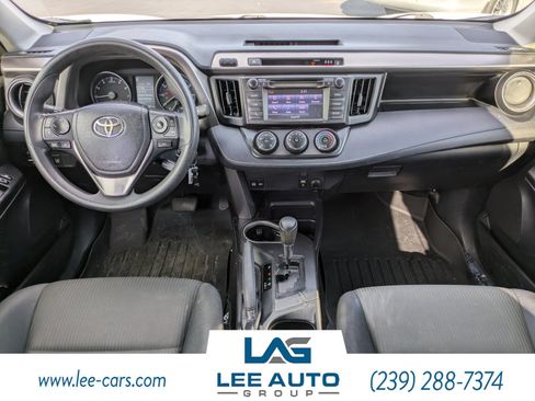 Used 2018 Toyota RAV4 LE FWD image 13