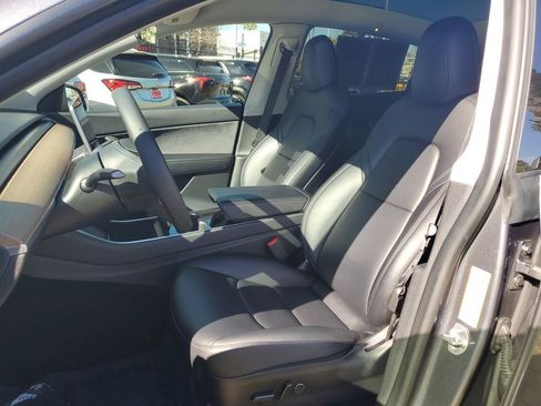 Used 2021 Tesla Model Y Long Range image 19