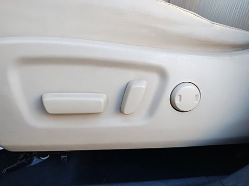 Used 2018 Toyota Highlander Plus image 24