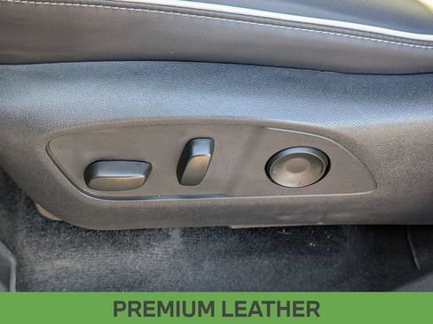 Used 2025 Buick Enclave Sport Touring w/ Power Package FWD image 18