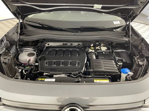Used 2025 Volkswagen Tiguan SE FWD image 21