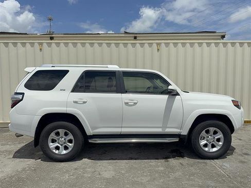 Used 2018 Toyota 4Runner SR5 Premium AWD/4WD image 2