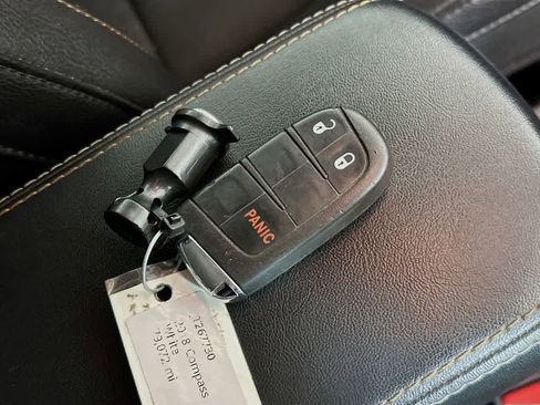 Used 2018 Jeep Compass Latitude FWD image 21