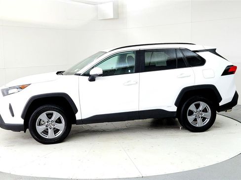 Used 2022 Toyota RAV4 LE AWD/4WD image 3
