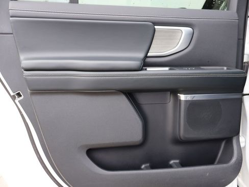 Used 2025 Ford Expedition Max Platinum AWD/4WD image 18
