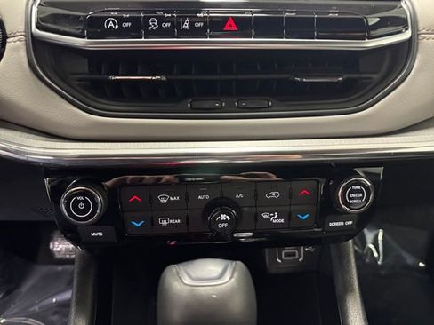 Used 2023 Jeep Compass Limited AWD/4WD image 3