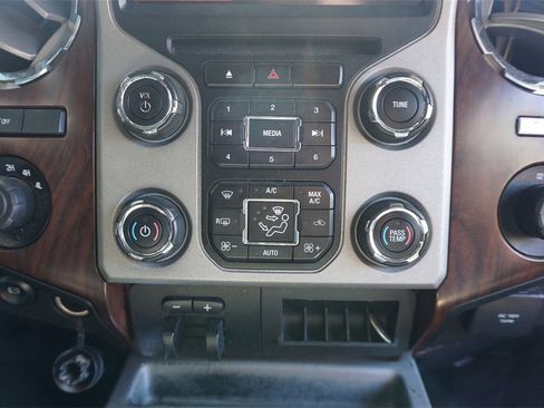 Used 2015 Ford F250 Lariat w/ Lariat Interior Package image 12