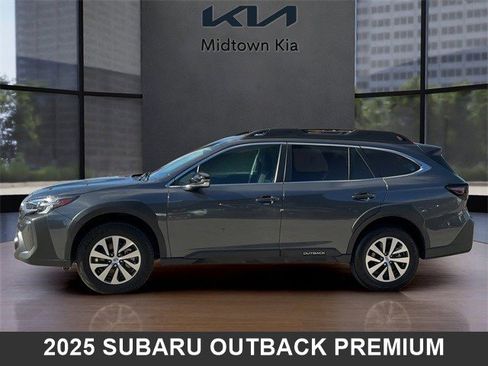 Used 2025 Subaru Outback Premium image 6