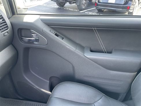 Used 2020 Nissan Frontier PRO-4X image 22