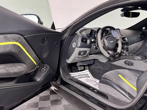 Used 2022 Aston Martin V8 Vantage Coupe RWD image 13