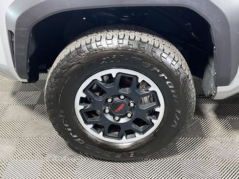 Used 2025 Toyota Tacoma TRD Off-Road AWD/4WD image 27