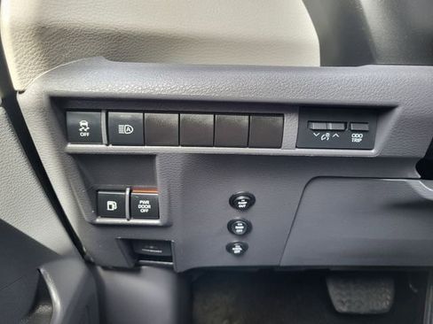 Used 2023 Toyota Sienna LE FWD image 21