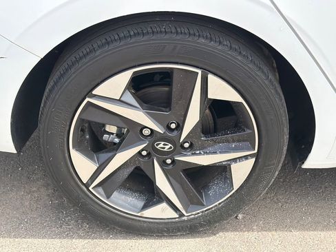 Used 2023 Hyundai Elantra Limited FWD image 17