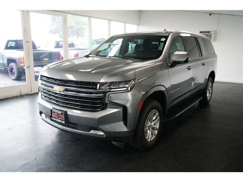 Used 2022 Chevrolet Suburban LT image 3