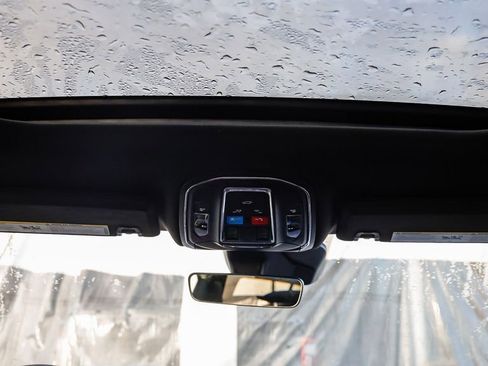 New 2025 Jeep Grand Cherokee Altitude image 17