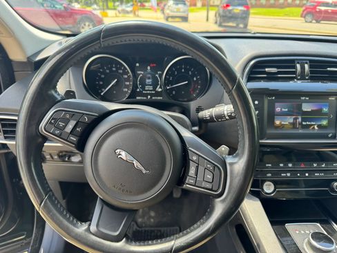 Used 2018 Jaguar F-PACE Premium AWD/4WD image 16
