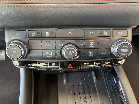 Certified 2025 Dodge Durango GT AWD/4WD image 29
