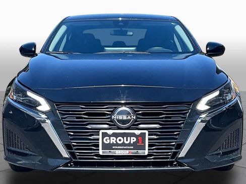 Used 2024 Nissan Altima 2.5 SV w/ SV Premium Package FWD image 4