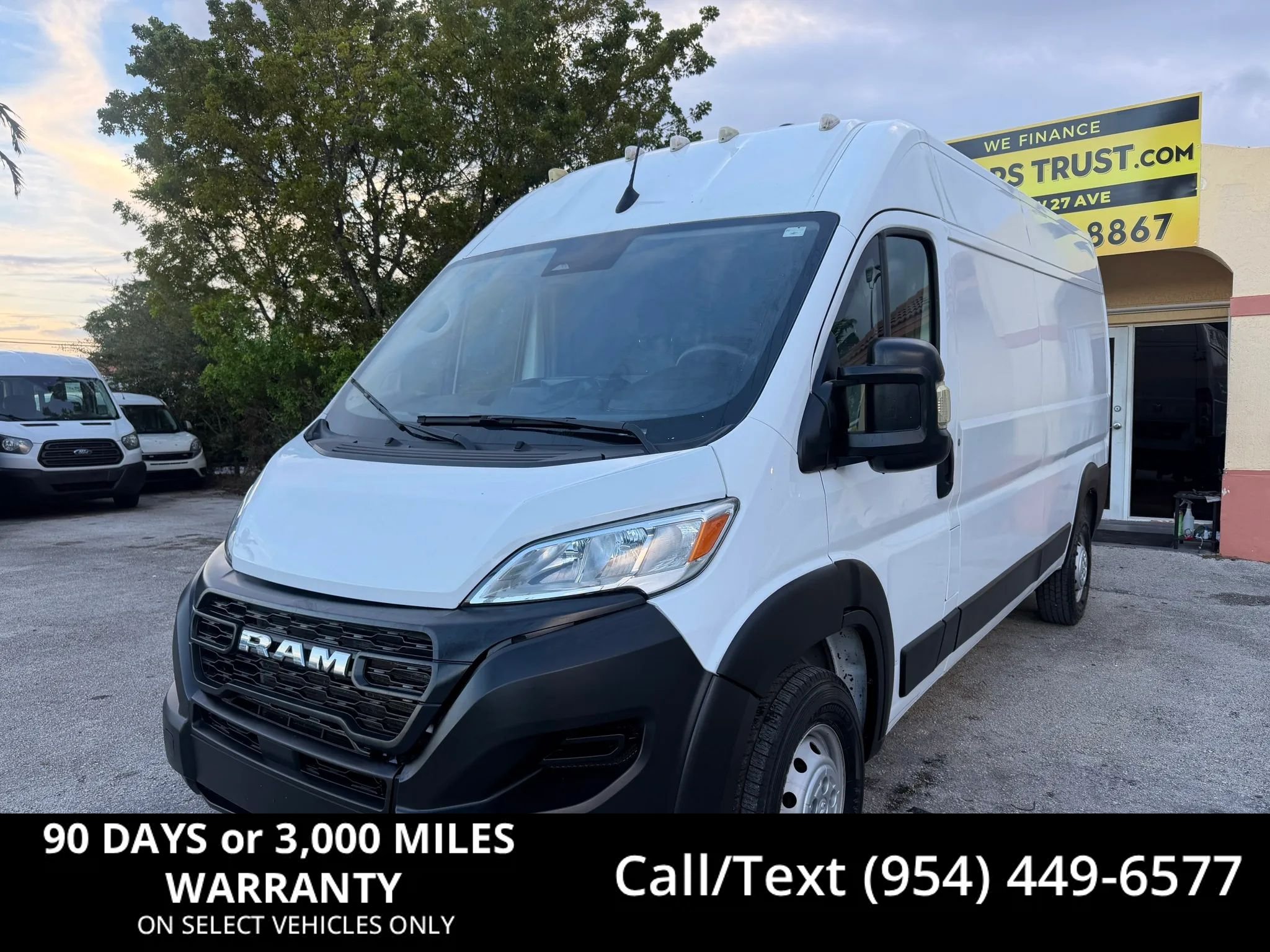 Used 2023 RAM ProMaster 2500 FWD image 1