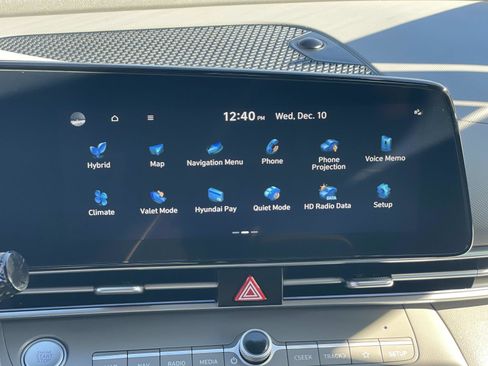 Certified 2024 Hyundai Elantra Blue image 11