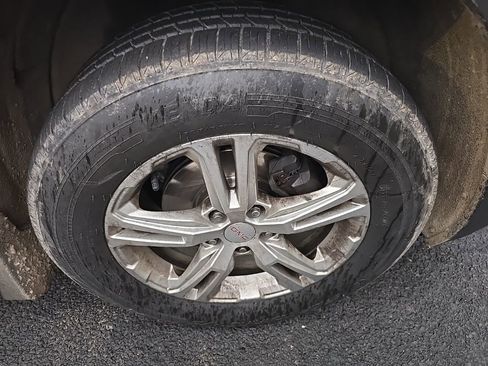 Used 2018 GMC Terrain SLE w/ Driver Convenience Package image 10