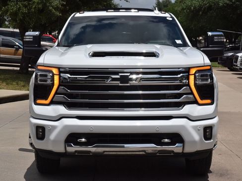 Used 2024 Chevrolet Silverado 3500 High Country w/ High Country Premium Package AWD/4WD image 3