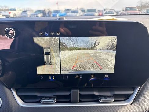 Used 2025 Chevrolet Equinox LT w/ Safety and Technology Package AWD/4WD image 25