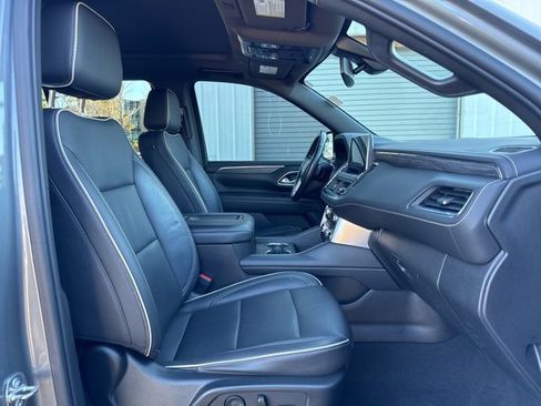 Used 2021 GMC Yukon SLT w/ SLT Premium Package image 13