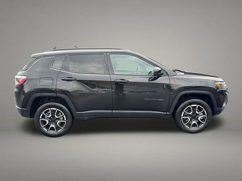 Used 2024 Jeep Compass Trailhawk image 6