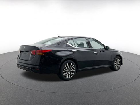 Used 2025 Nissan Altima 2.5 SV FWD image 9