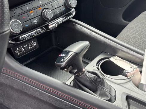 Used 2025 Dodge Durango GT AWD/4WD image 35