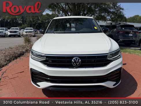 Used 2023 Volkswagen Tiguan SE R-Line FWD image 2