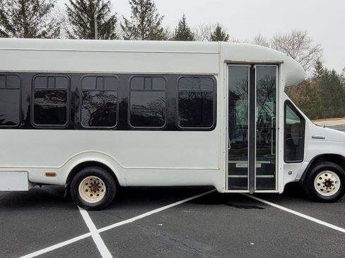 Used 2006 Ford E-450 and Econoline 450 RWD image 3