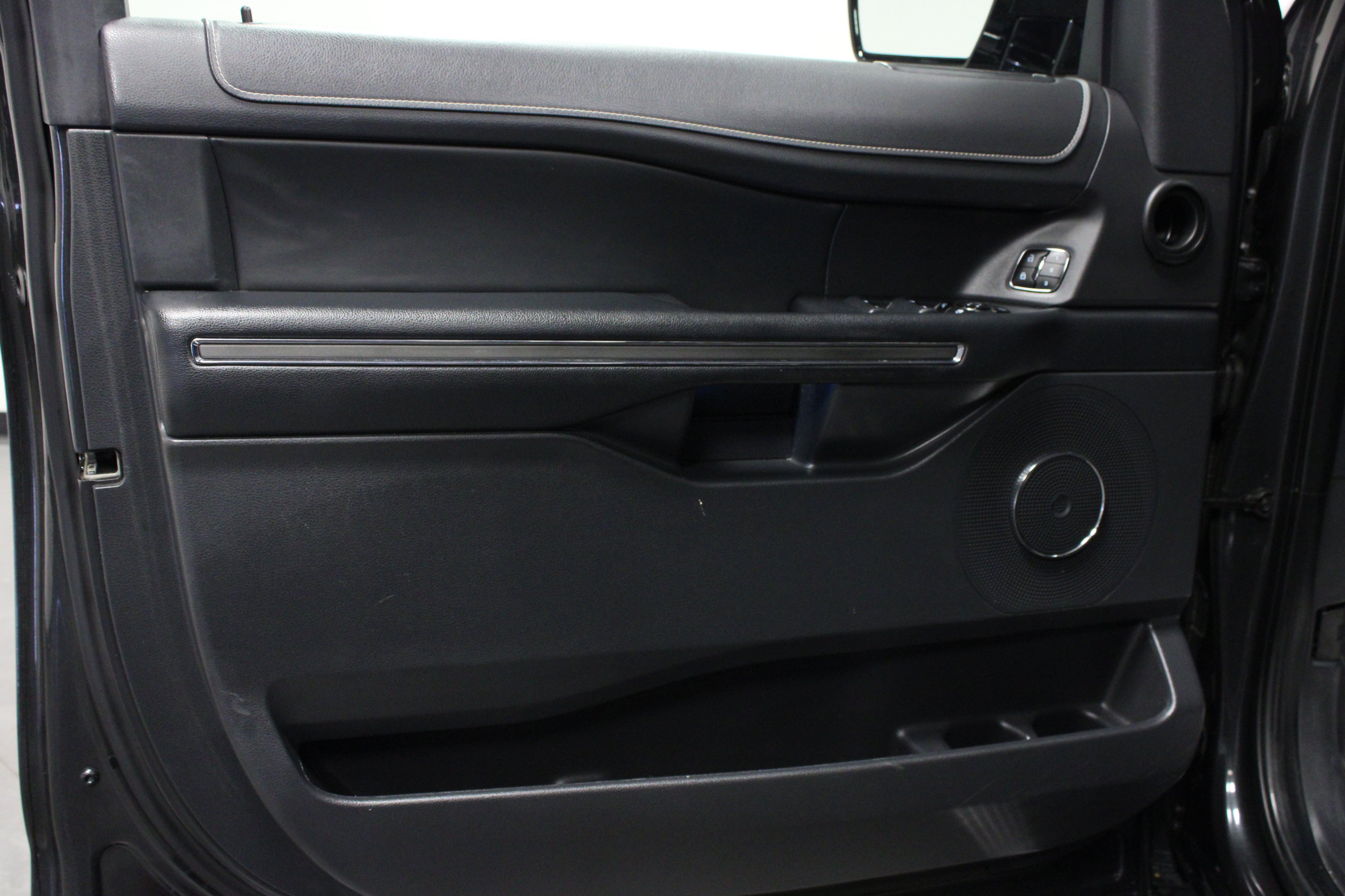 Used 2023 Ford Expedition XLT AWD/4WD image 11