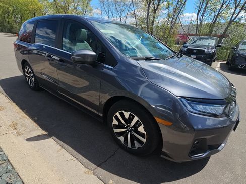 Used 2025 Honda Odyssey EX-L image 2