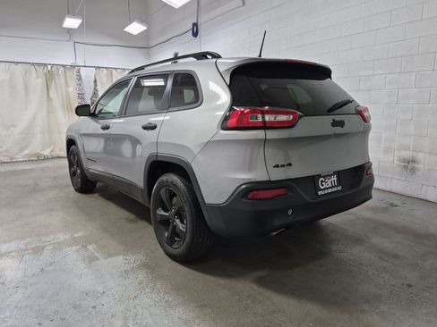 Used 2017 Jeep Cherokee Sport AWD/4WD image 9
