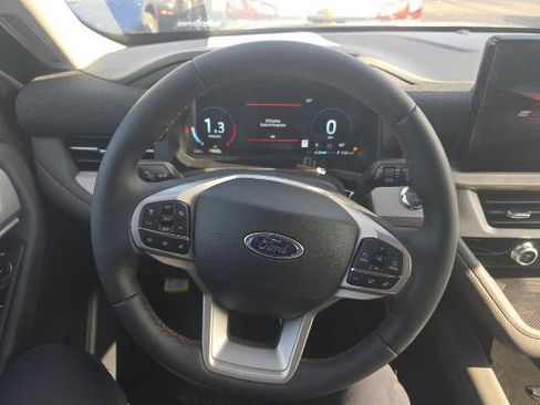 Used 2025 Ford Explorer Active w/ Active Comfort Package RWD image 11
