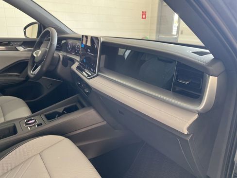New 2026 Volkswagen Tiguan SE R-Line AWD/4WD image 33