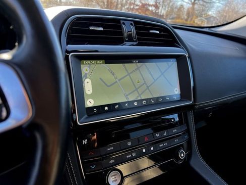 Used 2017 Jaguar F-PACE R-Sport image 41