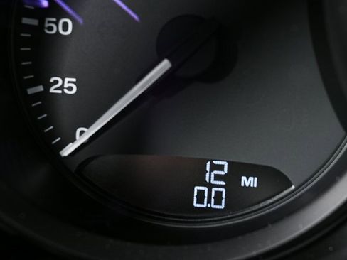 Certified 2025 Porsche Macan AWD image 12