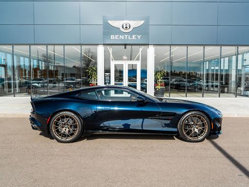 Used 2025 Aston Martin Vanquish image 14