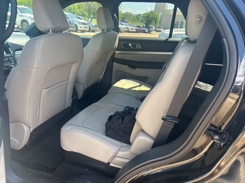 Used 2018 Ford Explorer XLT w/ Equipment Group 202A FWD image 25