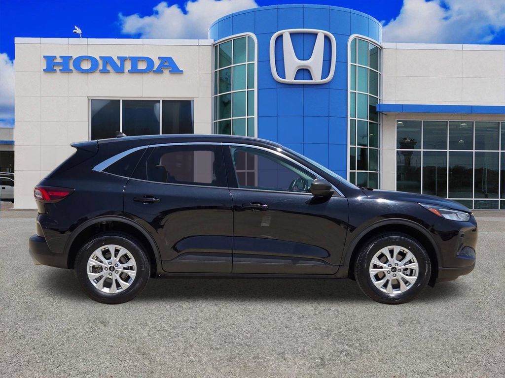 Used 2024 Ford Escape Active AWD/4WD image 2