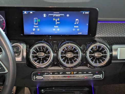 Used 2025 Mercedes-Benz GLB 250 image 17