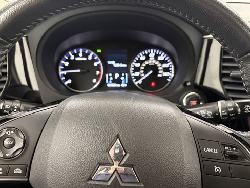 Used 2018 Mitsubishi Outlander SE image 31