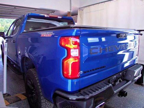 Used 2023 Chevrolet Silverado 1500 LT Trail Boss AWD/4WD image 3
