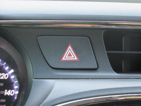 Used 2018 Toyota Avalon Limited image 40